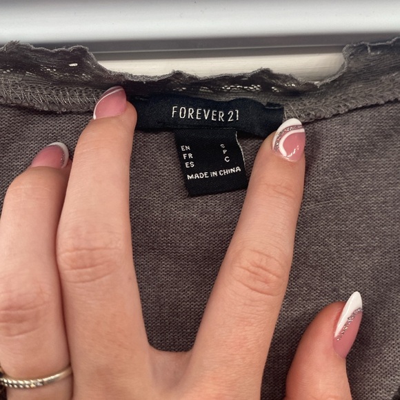 Super cute simple low cut cropped long sleeve too, Size small - Picture 2 of 3